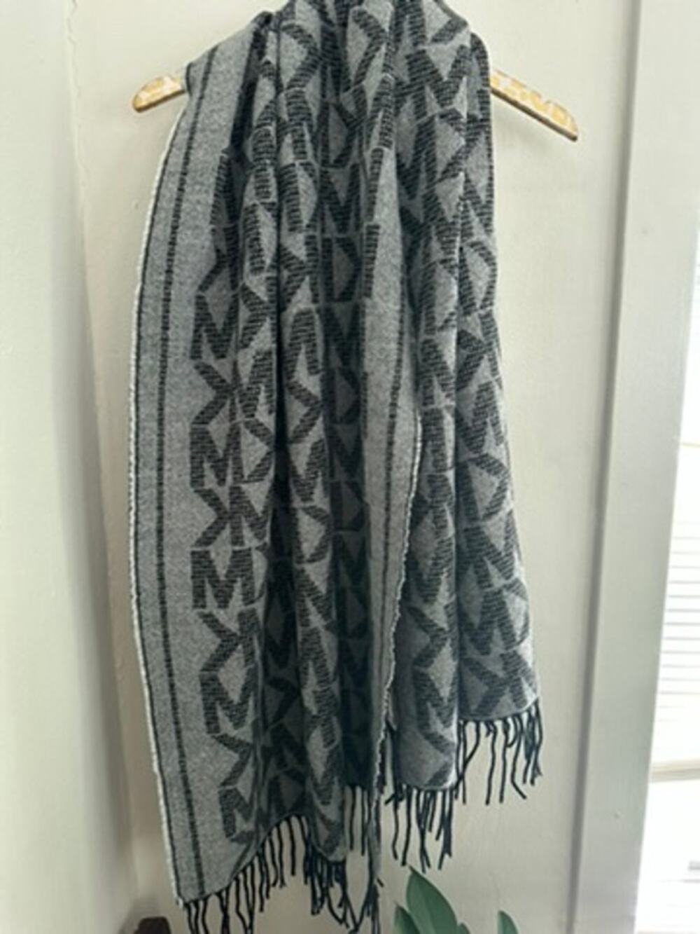 Michael Kors Black and Gray Acrylic Scarf